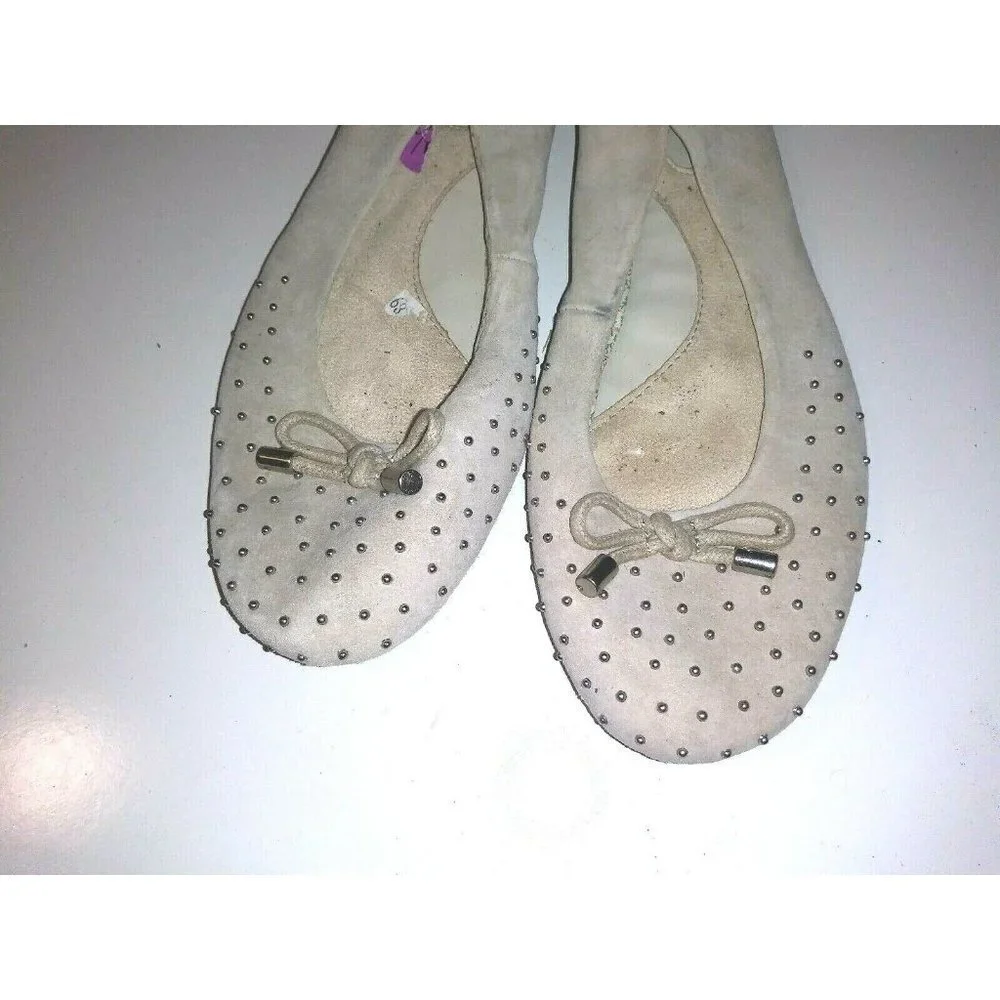 Cynthia Rowley Ballet Flats Sz 8.5 Womens Suede Nude/Beige studs SAND Float bow